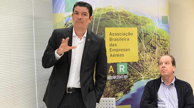 O ministro do Turismo, Vinicius Lages, e o presidente da Abear, Eduardo Sanovicz