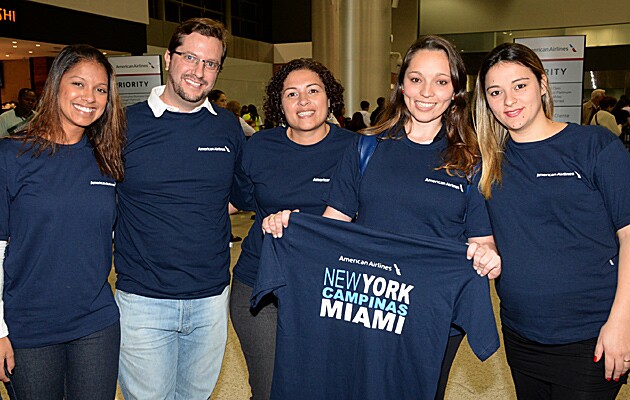 Meggy entre Claudenir Silva, da Vou Tur, e Digenes Guerra Junior, da DGG Viagens