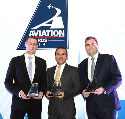 Jeff Wilkinson, VP técnico, Joe Chamoun, gerente de Vendas para Abu Dhabi e Al Ain, e David Kerr, VP de carga