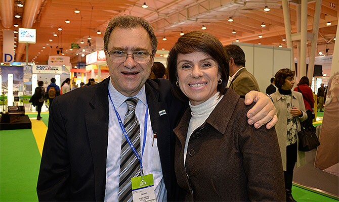 Daniel Guijarro, presidente da Resorts Brasil, com Jeanine Pires