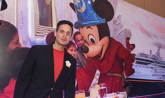 Jonathan Frontado, gerente de PR para a Disney Cruise Line