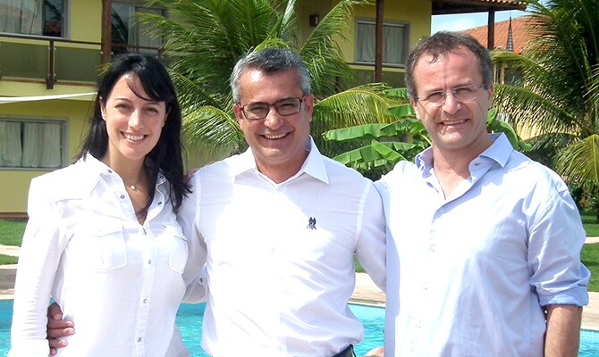 Donizete Soares entre a gerente comercial do La Torre Resort, Renata Righi, e o diretor geral do hotel, Luigi Rotunno (foto divulgação)