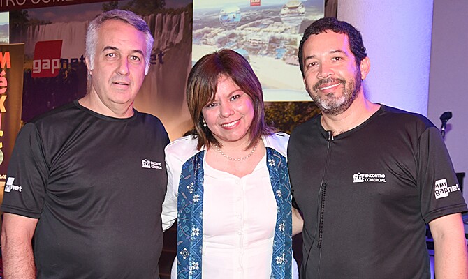 Sylvio Ferraz, da MMTGapnet, Diana Pavón, representante do México, e Jorge Souza, do Grupo Gapnet
