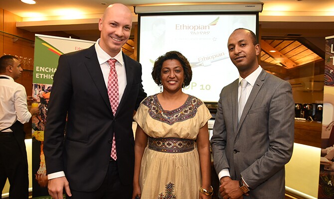 Marcelo Kaiser, da Aviareps, representante da Ethiopian no Brasil, com Seble Azene e Girum Abebe, da Ethiopian