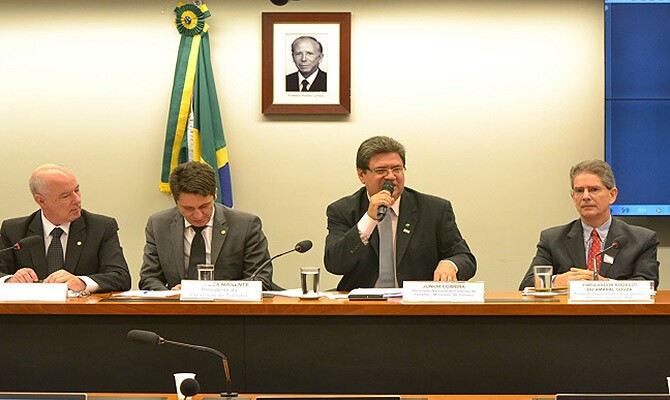 Secretário Júnior Coimbra participa de audiência na Câmara      Foto: Gustavo Messina