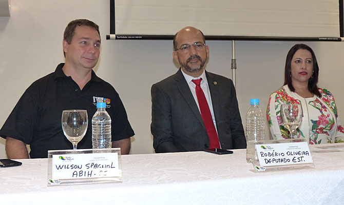 Sebastião Ferreira, da Associação Comercial e Empresarial de Porto Seguro, e o gerente regional do Sebra-BA, Alex Brito