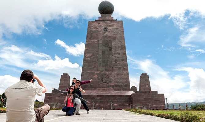 Monumento Metade do Mundo, a 13 quilômetros do centro de Quito (foto divulgação)