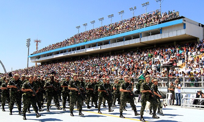 Uma das atrações da capital paulista é o Desfile Cívico Militar, no Sambódromo do Anhembi (foto: José Cordeiro/ SPTuris)
