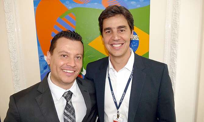 Emerson Camilo é recebido por Christiano Oliveira na sede da Flytour Travel Solution, no centro de São Paulo