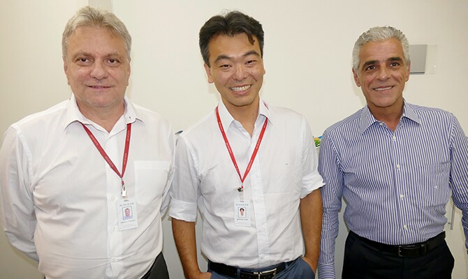 Francisco Carpinelli e Marcos Balsamão, sócios da Alatur JTB, e o novo CEO, ao centro, Eduardo Kina