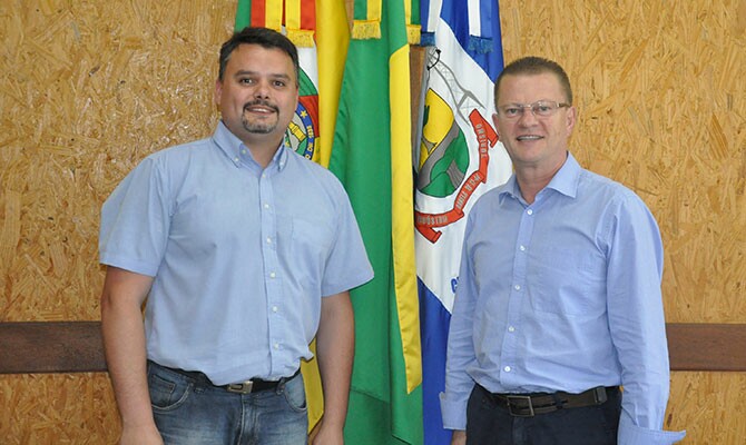 O novo secretário de Turismo de Canela, Moisés de Souza, com o prefeito da cidade, Cléo Port (foto divulgação)