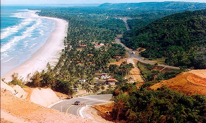 Estrada Parque liga as cidade de Ilhéus e Itacaré na Bahia (Fotos: Wikicommons)