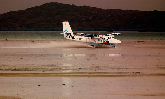 O aeroporto internacional de Los Angeles, nos Estados Unidos, já foi palco de desastres aéreos, tiroteios e explosão de bombas. Vale ressaltar, porém, que nos últimos anos o local não enfrenta mais tantas turbulências