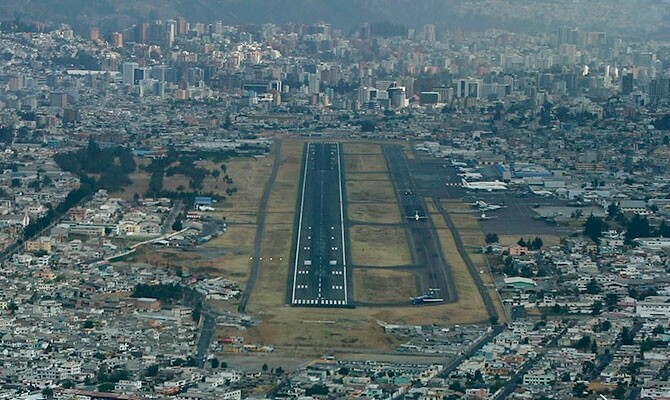 O aeroporto internacional de Los Angeles, nos Estados Unidos, já foi palco de desastres aéreos, tiroteios e explosão de bombas. Vale ressaltar, porém, que nos últimos anos o local não enfrenta mais tantas turbulências