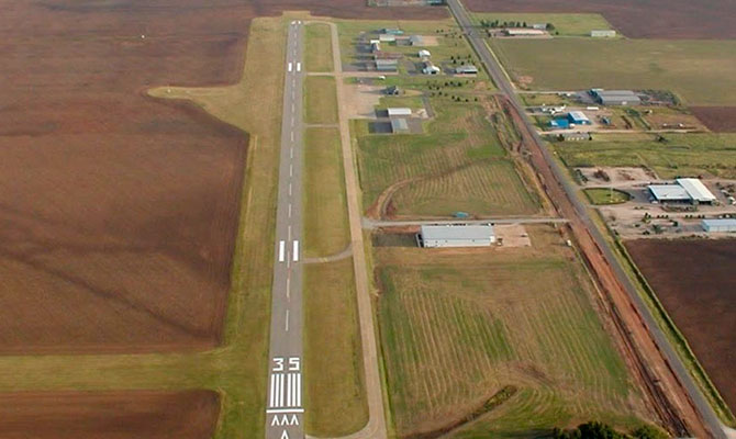 O aeroporto internacional de Los Angeles, nos Estados Unidos, já foi palco de desastres aéreos, tiroteios e explosão de bombas. Vale ressaltar, porém, que nos últimos anos o local não enfrenta mais tantas turbulências