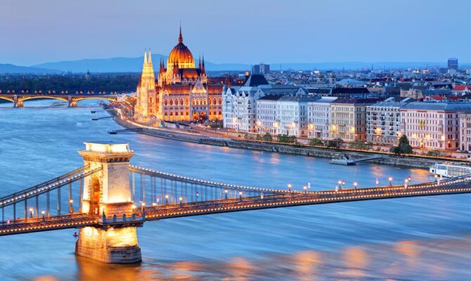 Cambodja - O país é repleto de belezas arquitetônicas, como o Angkor Wat, e ostenta dezenas de praias que podem ser consideradas paradisíacas. Por lá é possível trocar R$ 1 por 1.046,33 riels cambojanos.