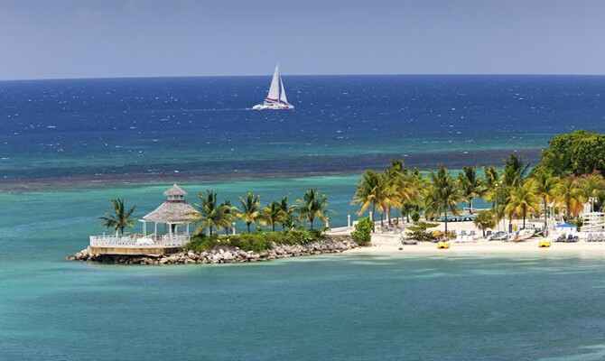 Cambodja - O país é repleto de belezas arquitetônicas, como o Angkor Wat, e ostenta dezenas de praias que podem ser consideradas paradisíacas. Por lá é possível trocar R$ 1 por 1.046,33 riels cambojanos.