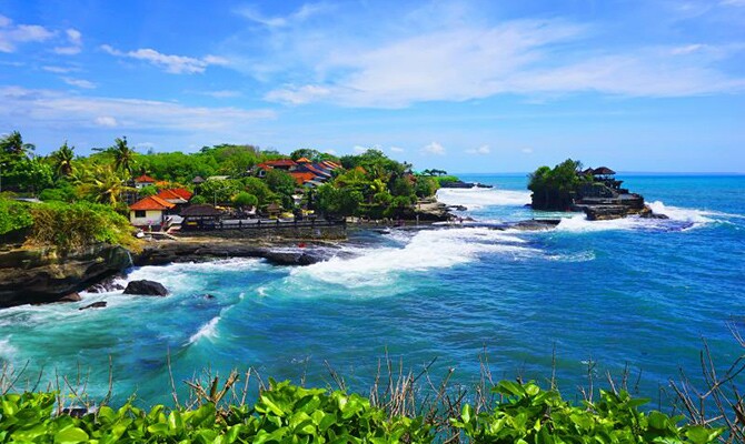 Cambodja - O país é repleto de belezas arquitetônicas, como o Angkor Wat, e ostenta dezenas de praias que podem ser consideradas paradisíacas. Por lá é possível trocar R$ 1 por 1.046,33 riels cambojanos.