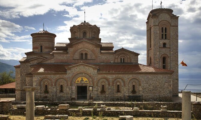 Cambodja - O país é repleto de belezas arquitetônicas, como o Angkor Wat, e ostenta dezenas de praias que podem ser consideradas paradisíacas. Por lá é possível trocar R$ 1 por 1.046,33 riels cambojanos.
