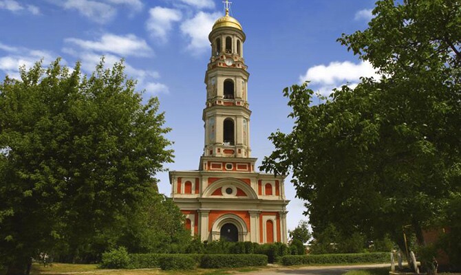 Cambodja - O país é repleto de belezas arquitetônicas, como o Angkor Wat, e ostenta dezenas de praias que podem ser consideradas paradisíacas. Por lá é possível trocar R$ 1 por 1.046,33 riels cambojanos.