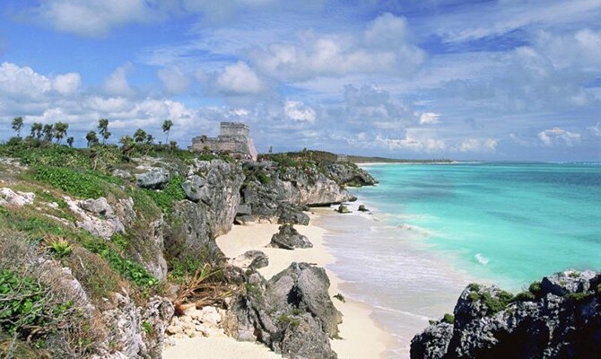 Cambodja - O país é repleto de belezas arquitetônicas, como o Angkor Wat, e ostenta dezenas de praias que podem ser consideradas paradisíacas. Por lá é possível trocar R$ 1 por 1.046,33 riels cambojanos.