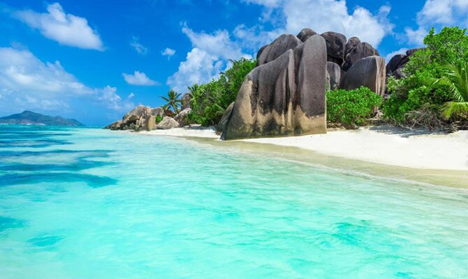 Cambodja - O país é repleto de belezas arquitetônicas, como o Angkor Wat, e ostenta dezenas de praias que podem ser consideradas paradisíacas. Por lá é possível trocar R$ 1 por 1.046,33 riels cambojanos.