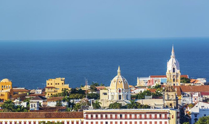 Cambodja - O país é repleto de belezas arquitetônicas, como o Angkor Wat, e ostenta dezenas de praias que podem ser consideradas paradisíacas. Por lá é possível trocar R$ 1 por 1.046,33 riels cambojanos.