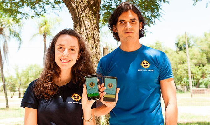 Gabriela Bizotto e Itamar Borges, os desenvolvedores do aplicativo Onde Tem Sol? (foto: divulgação)