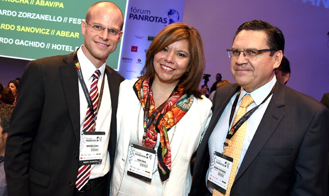 José Guilherme Alcorta, da PANROTAS, com Diana Pomar e o cônsul do México em São Paulo, José Gerardo Traslosheros Hernandez